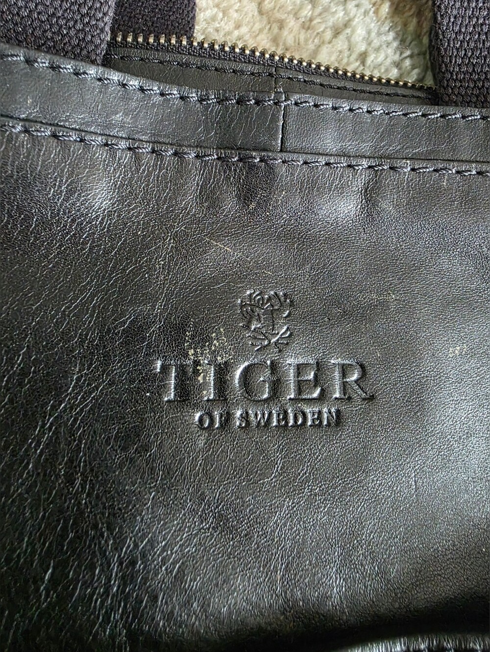 Classic Black Leather Bag with Removable Strap Tiger Of SWEDEN - Picture 2 of 8